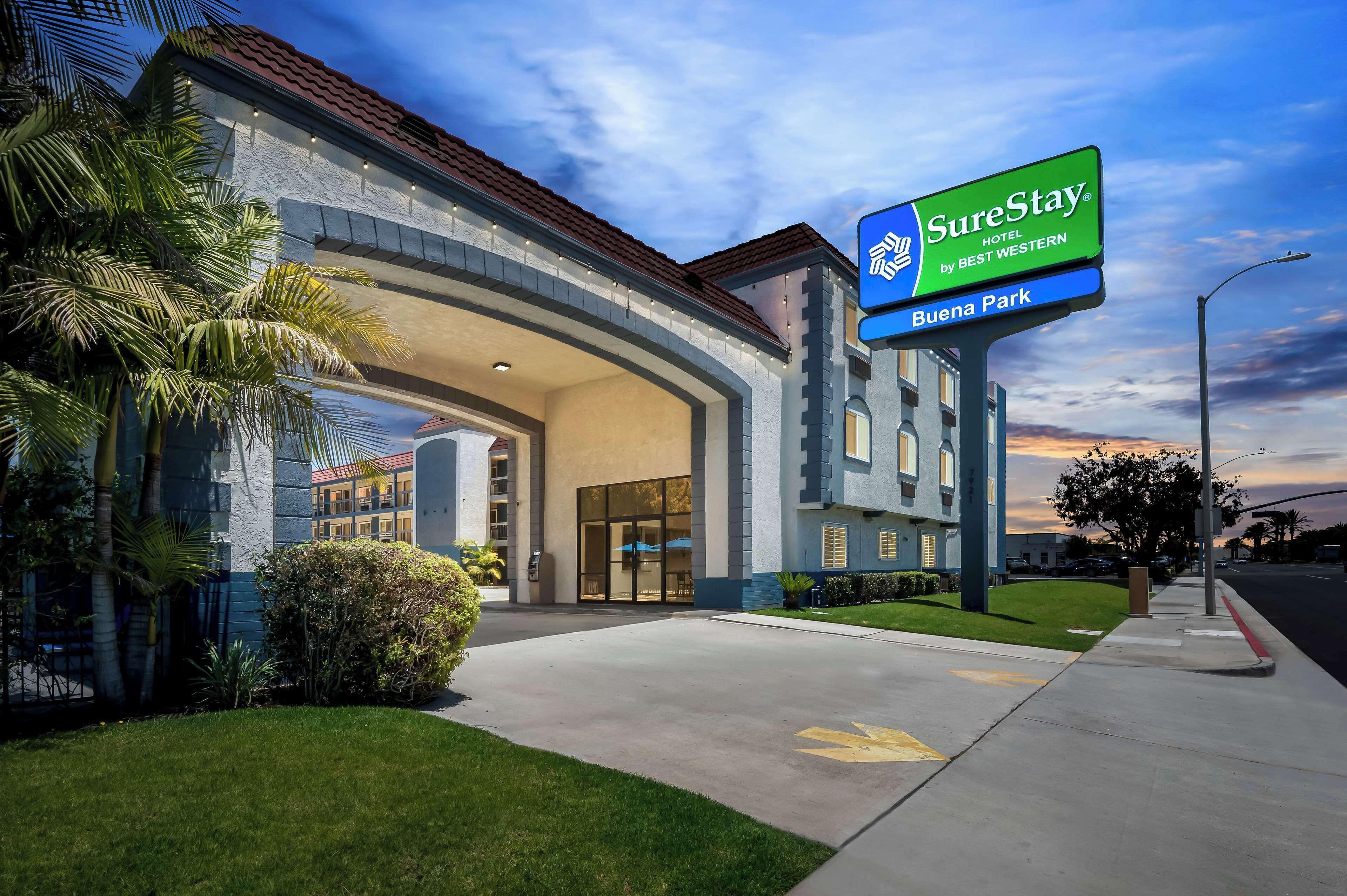 4 Golf-Friendly Hotels Near Anaheim Plaza Worth Booking