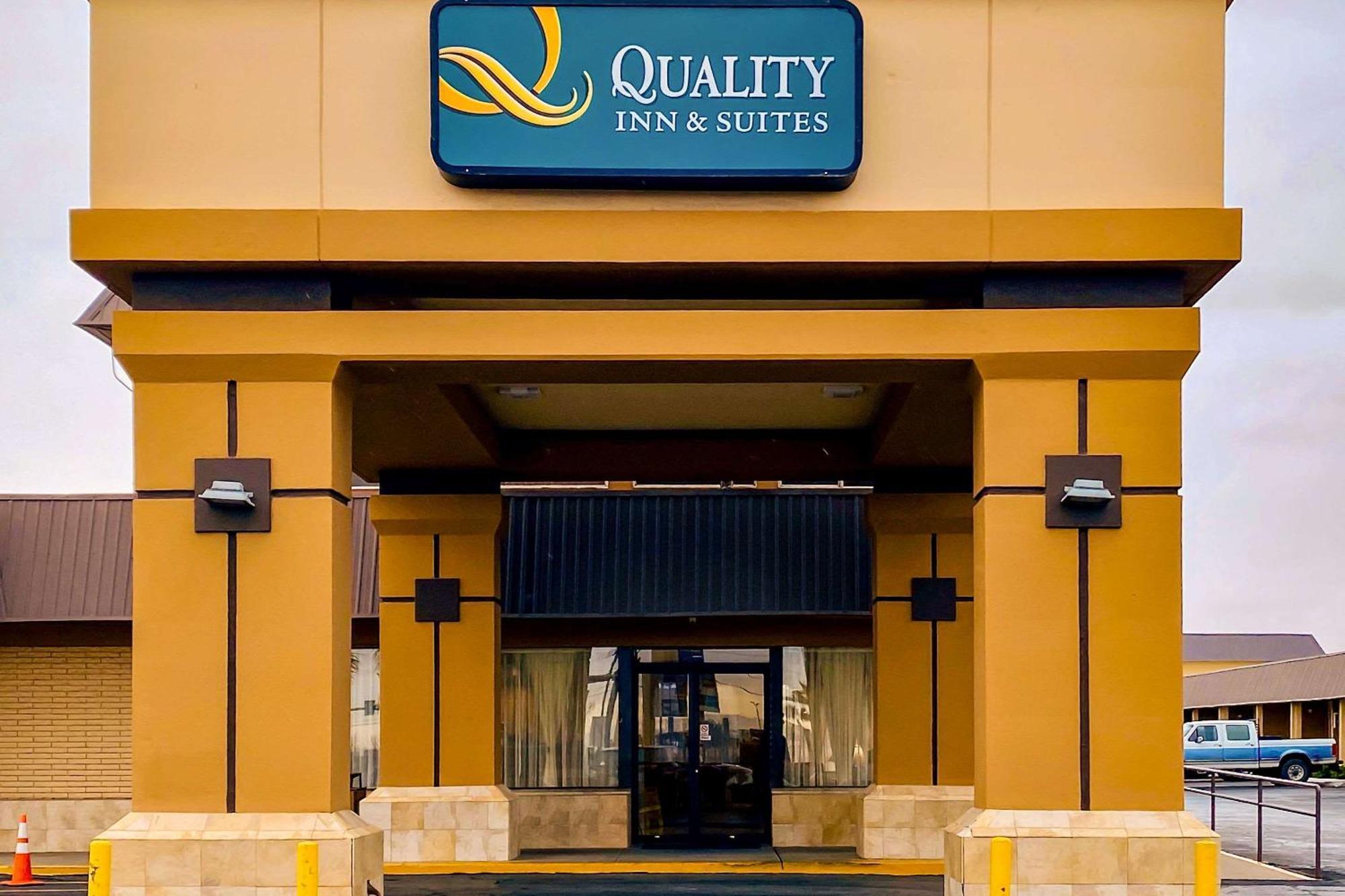 Where to Stay Near Hidden Valley Park: 8 Top Airport Hotels