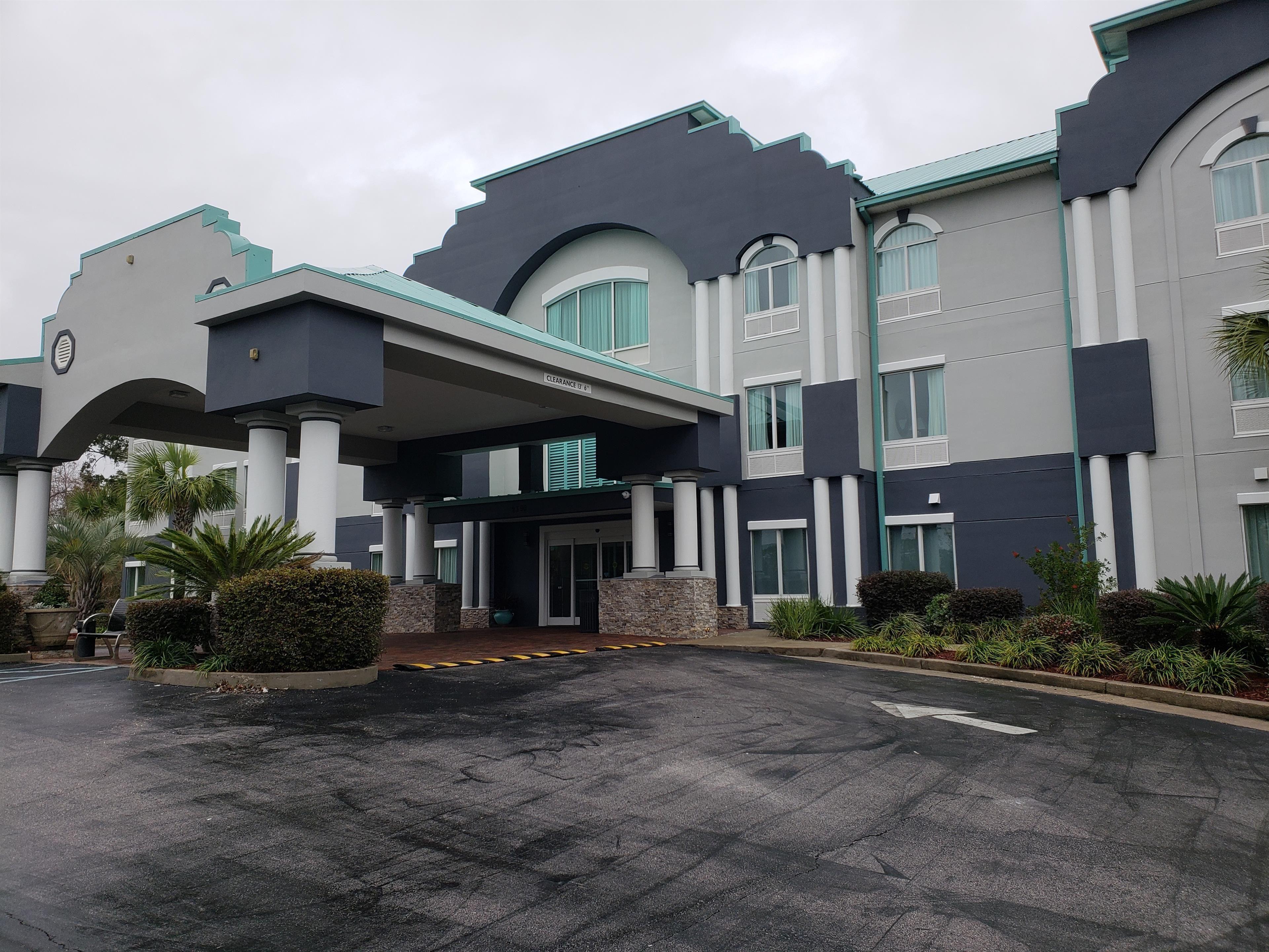 Where to Stay Near Sam's Fun City: 4 Top 3-Star Hotels