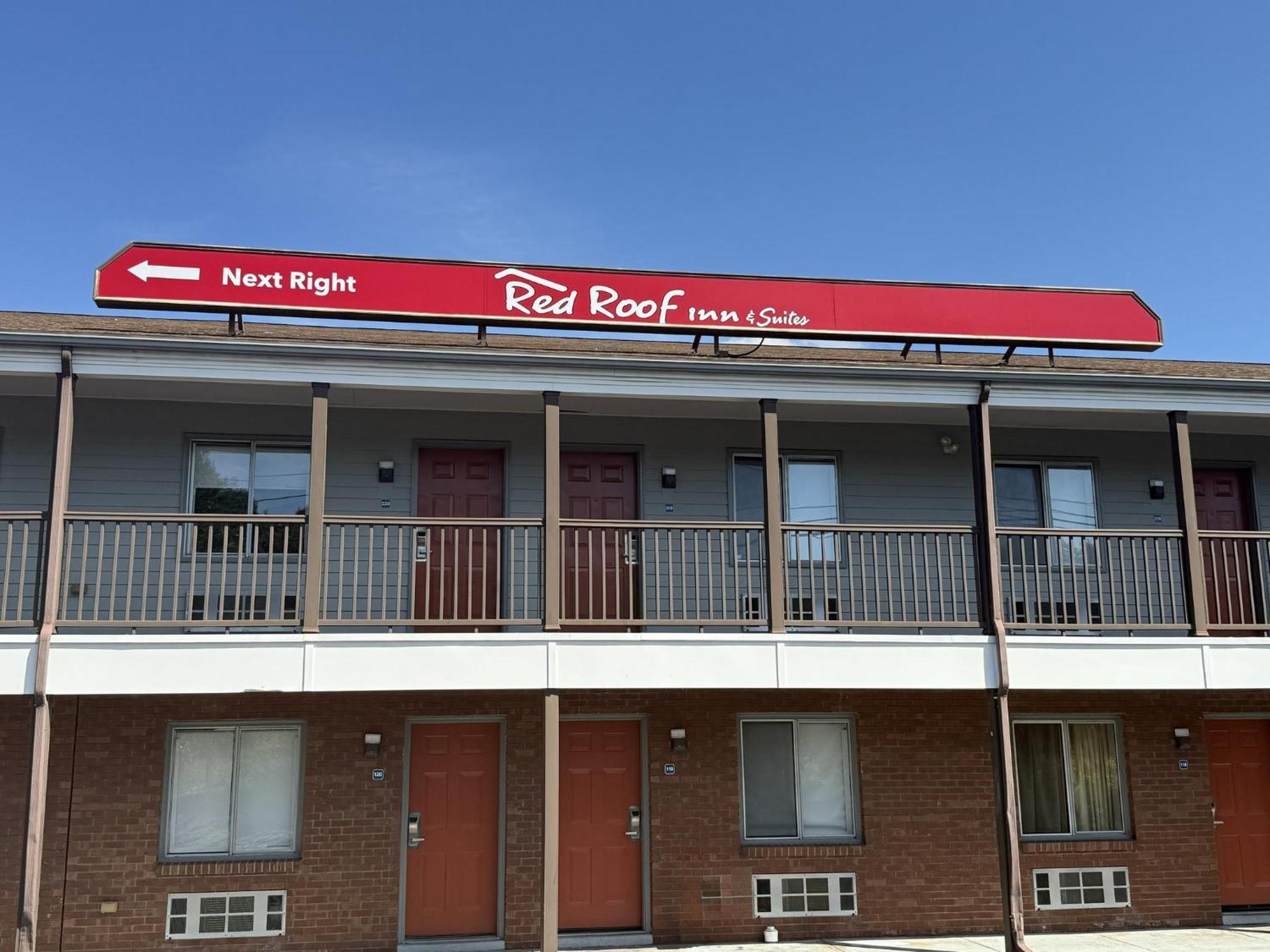 4 Smart 2-Star Hotels Near Fall River Heritage State Park