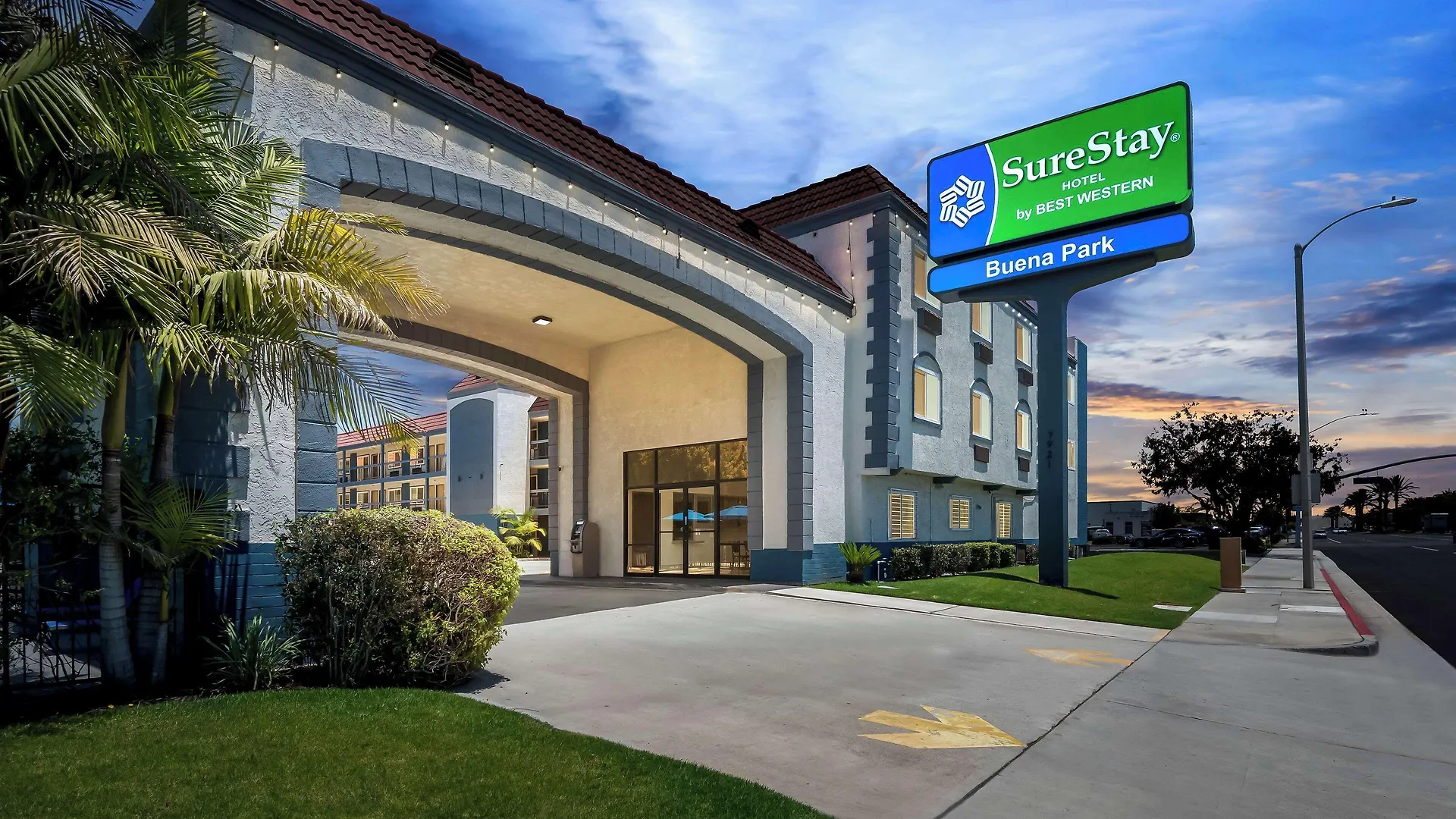 4 Golf-Friendly Hotels Near Anaheim Plaza Worth Booking