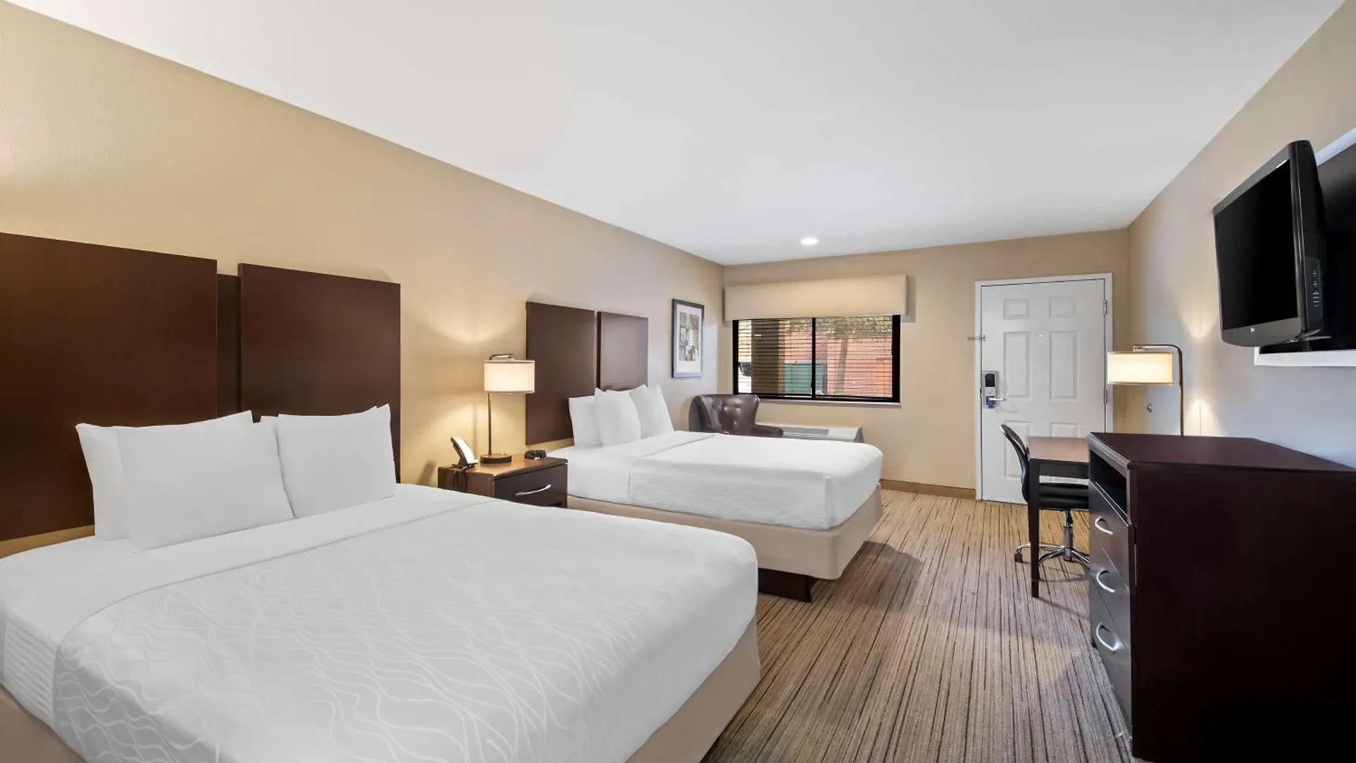 4 Budget Hotels Near RRISD Athletic Complex With Free Breakfast