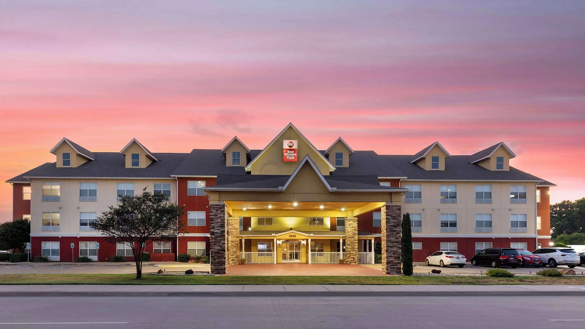 6 Business Hotels Near Texas Spin 7 for Work-Ready Stays