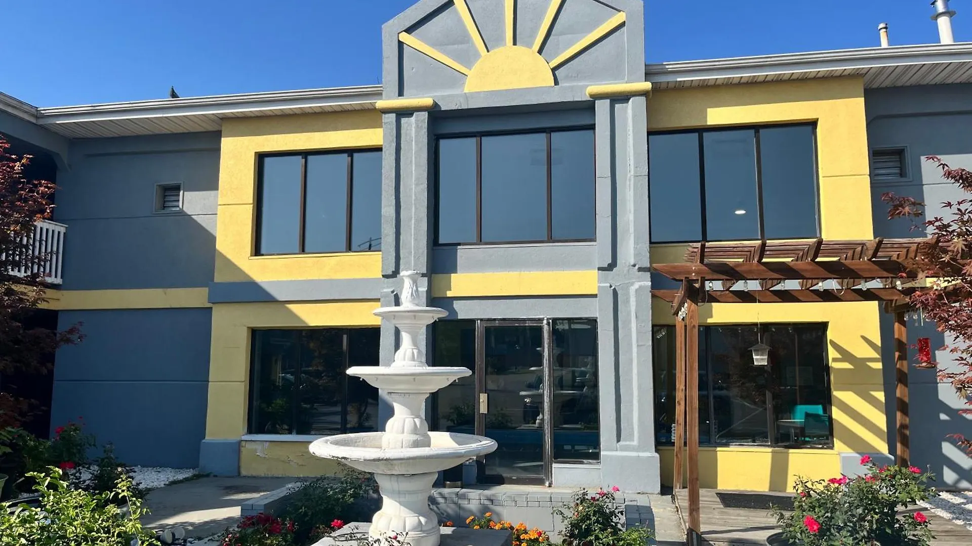 4 Budget Hotels Near Frederik Meijer Gardens for Easy Access
