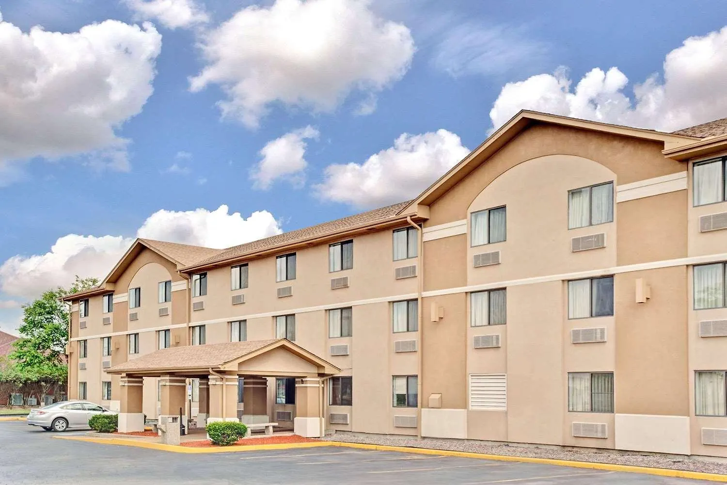 4 Budget Hotels Close to Odyssey Fun World Worth Booking