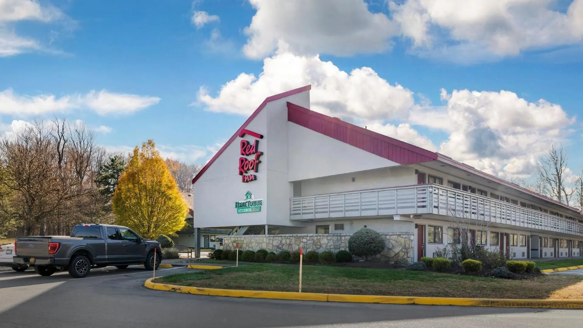 5 Airport Hotels Close to Saint John Maron Parish Ctr