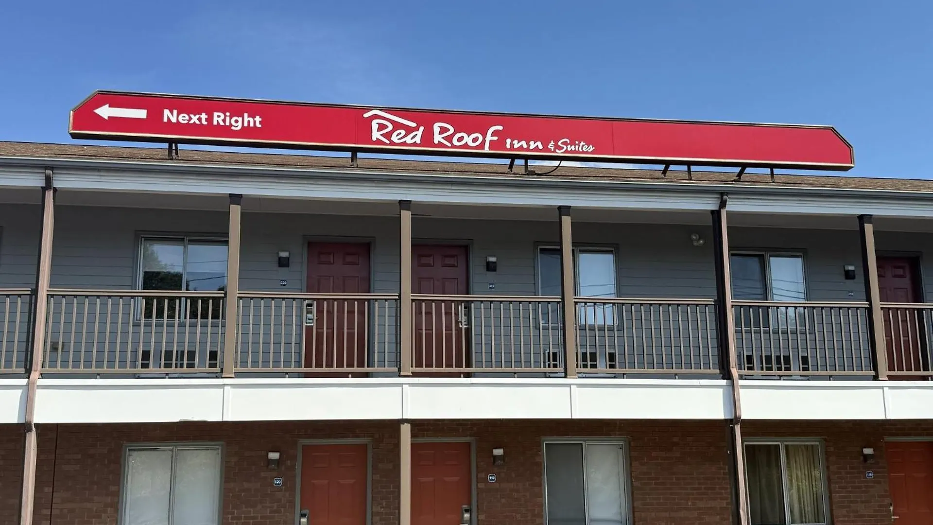 4 Smart 2-Star Hotels Near Fall River Heritage State Park
