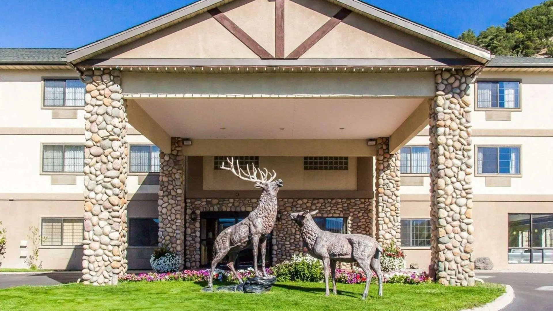 4 Budget Hotels Near Vail Ski That Actually Deliver