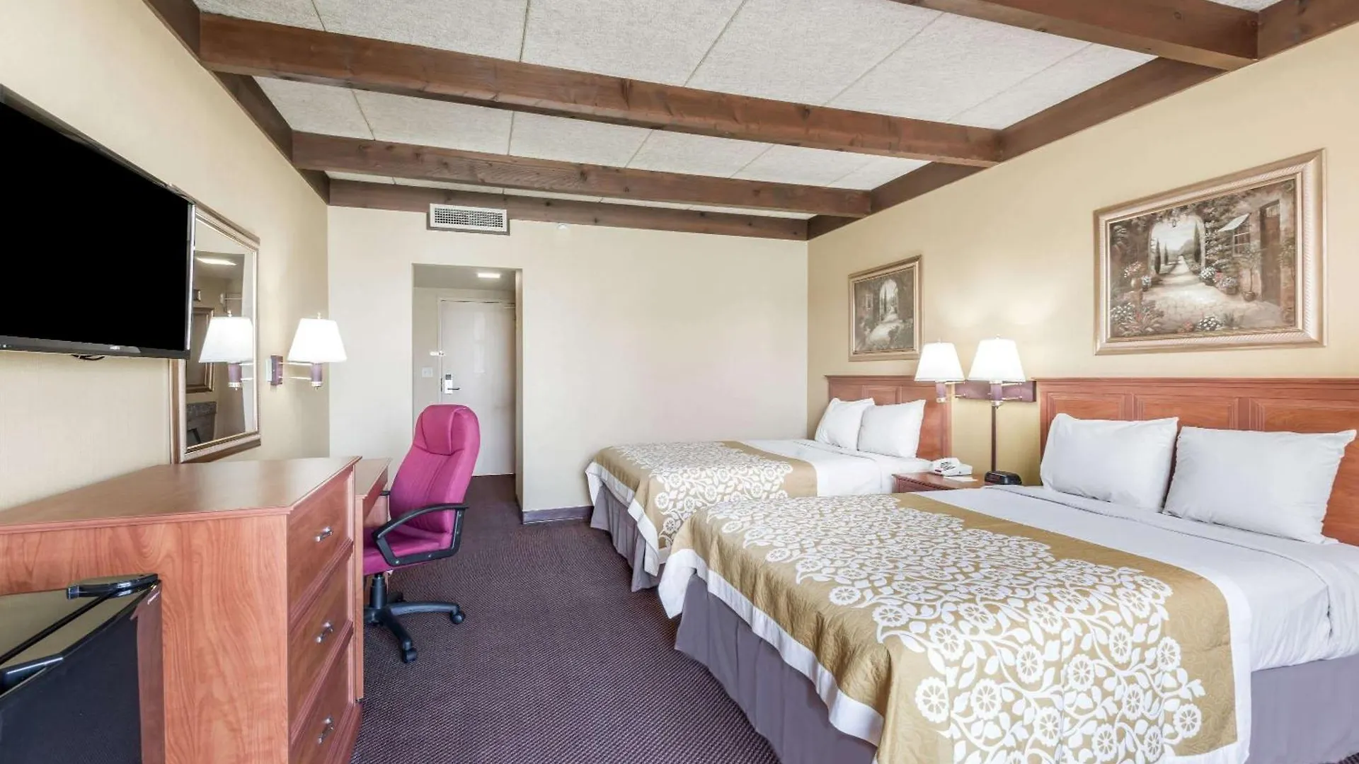 4 Reliable Hotel Stays Close to Stevens Park, Niles