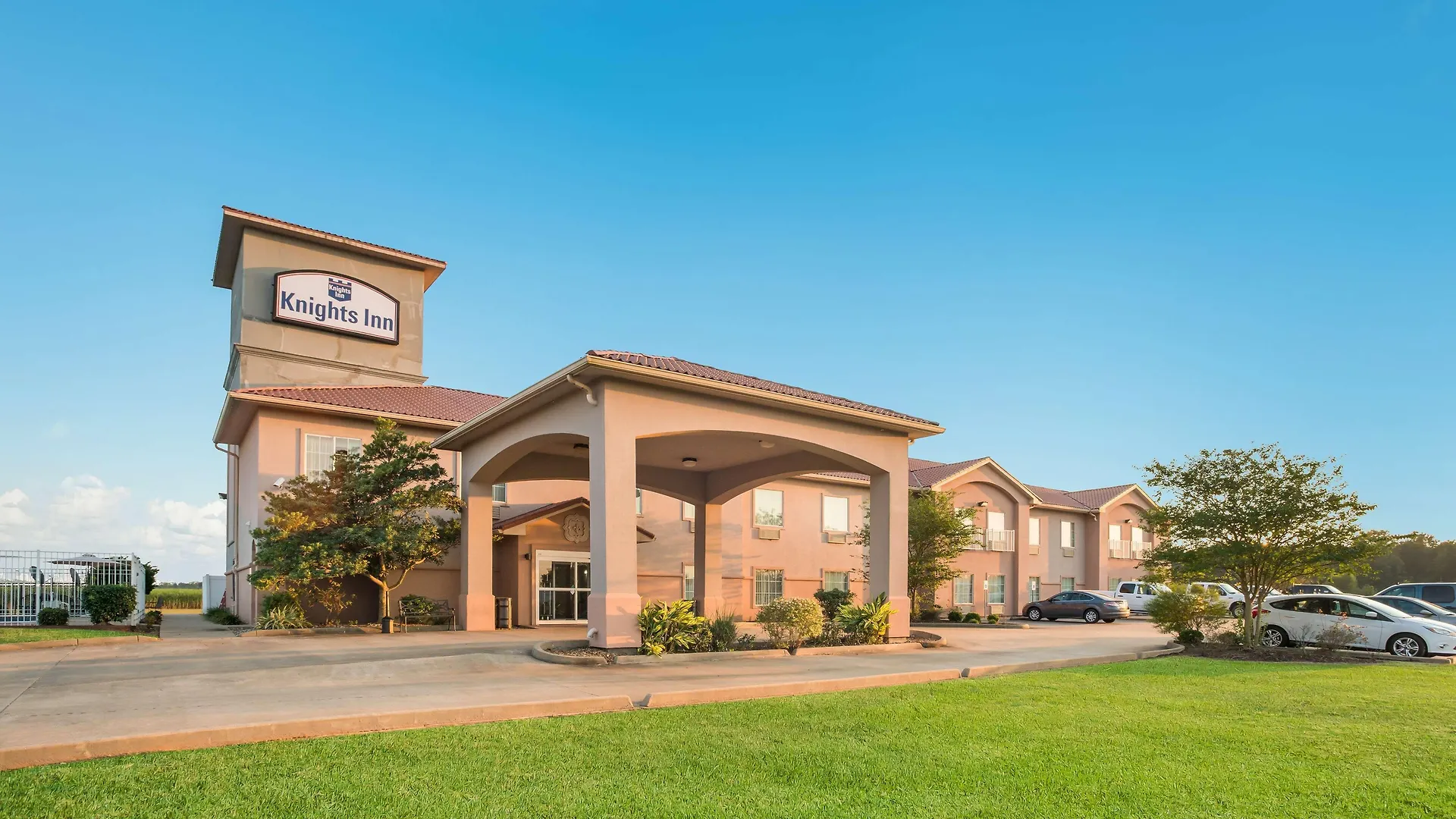 Staying In Acadiana: 15 Business Hotels Compared