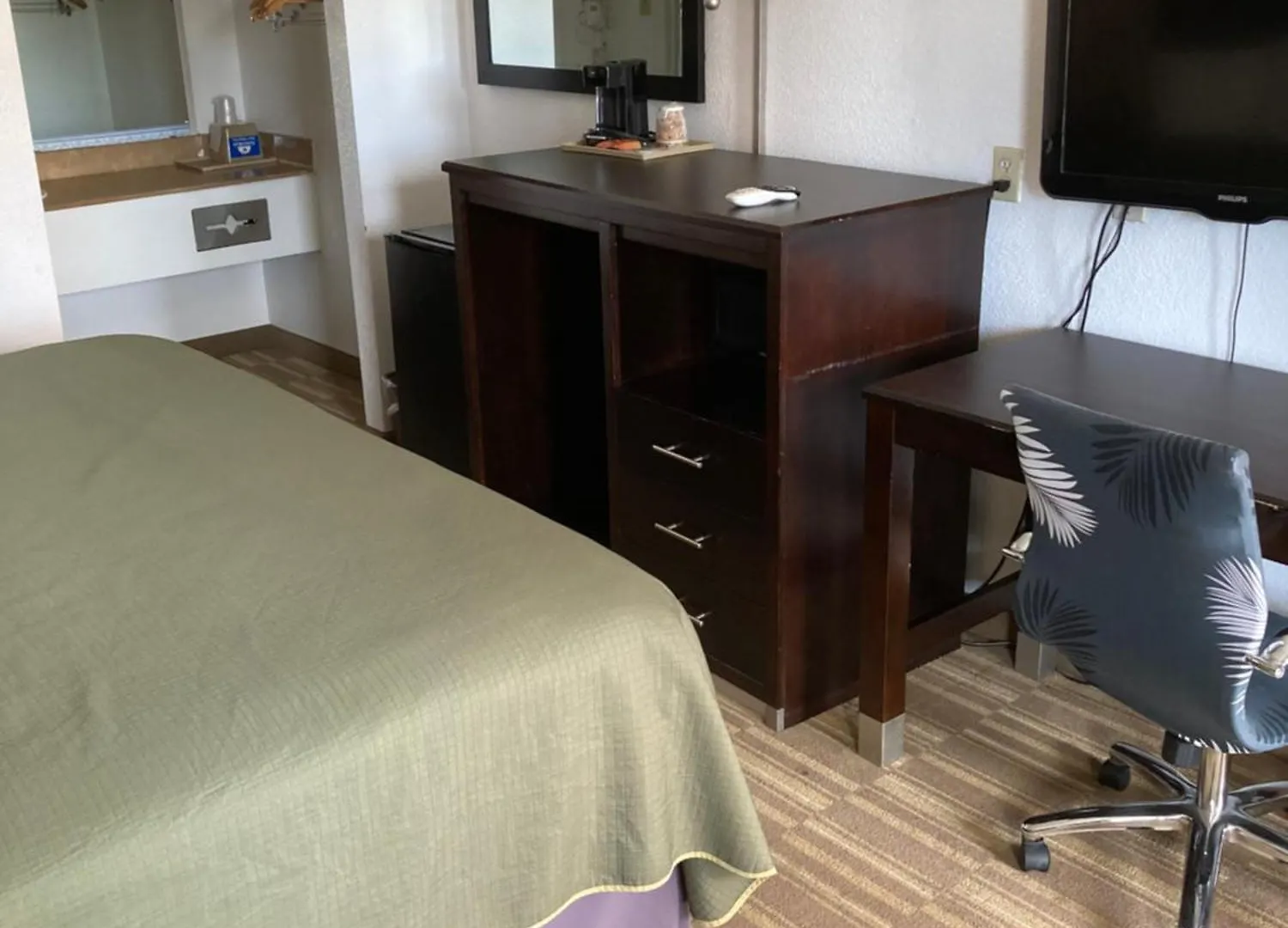 Where to Stay Near Mac Lean Park: 5 Best 2-Star Hotels