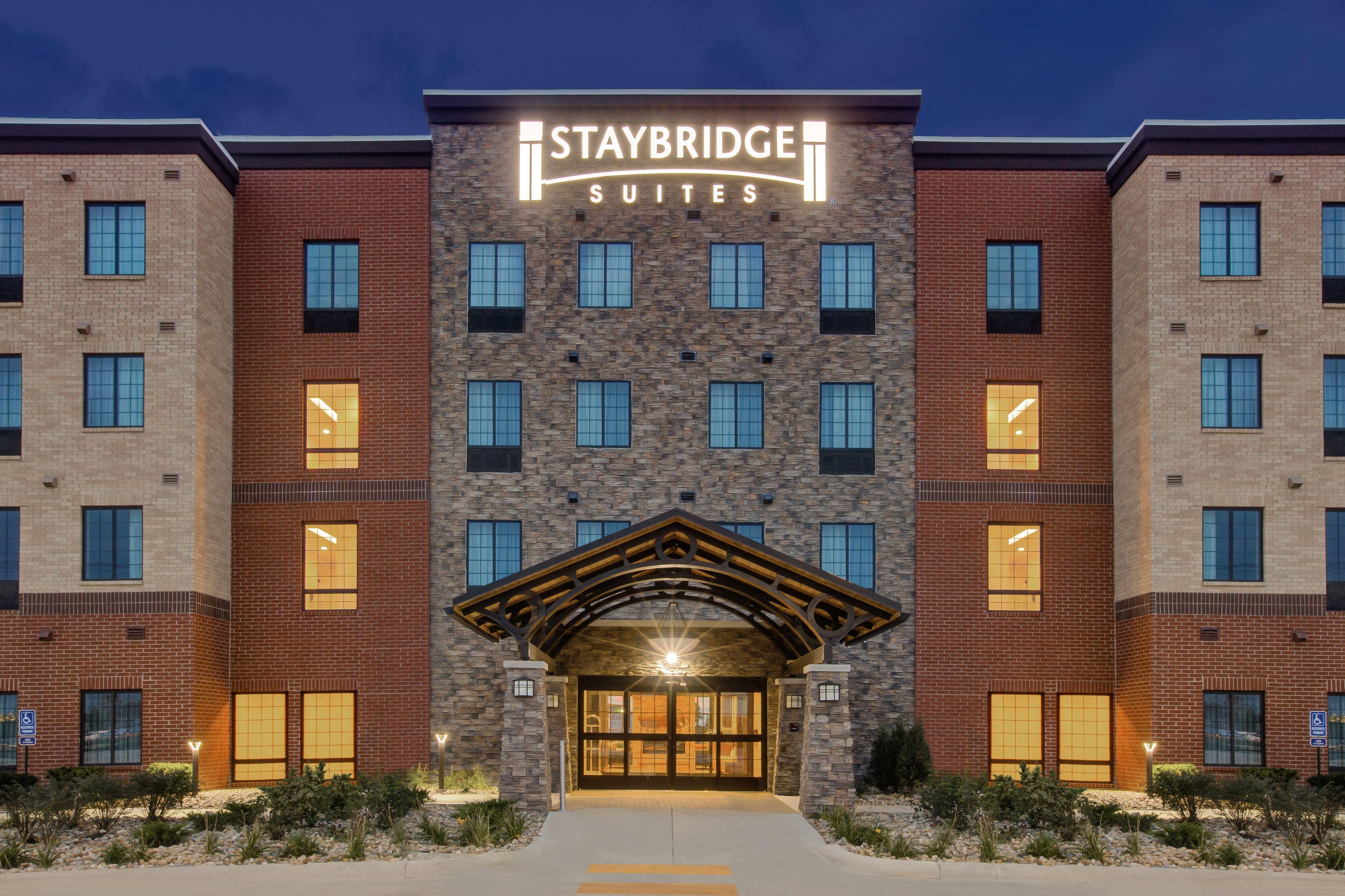 6 Smart Business Hotels Near Curious Kids' Museum Worth Booking