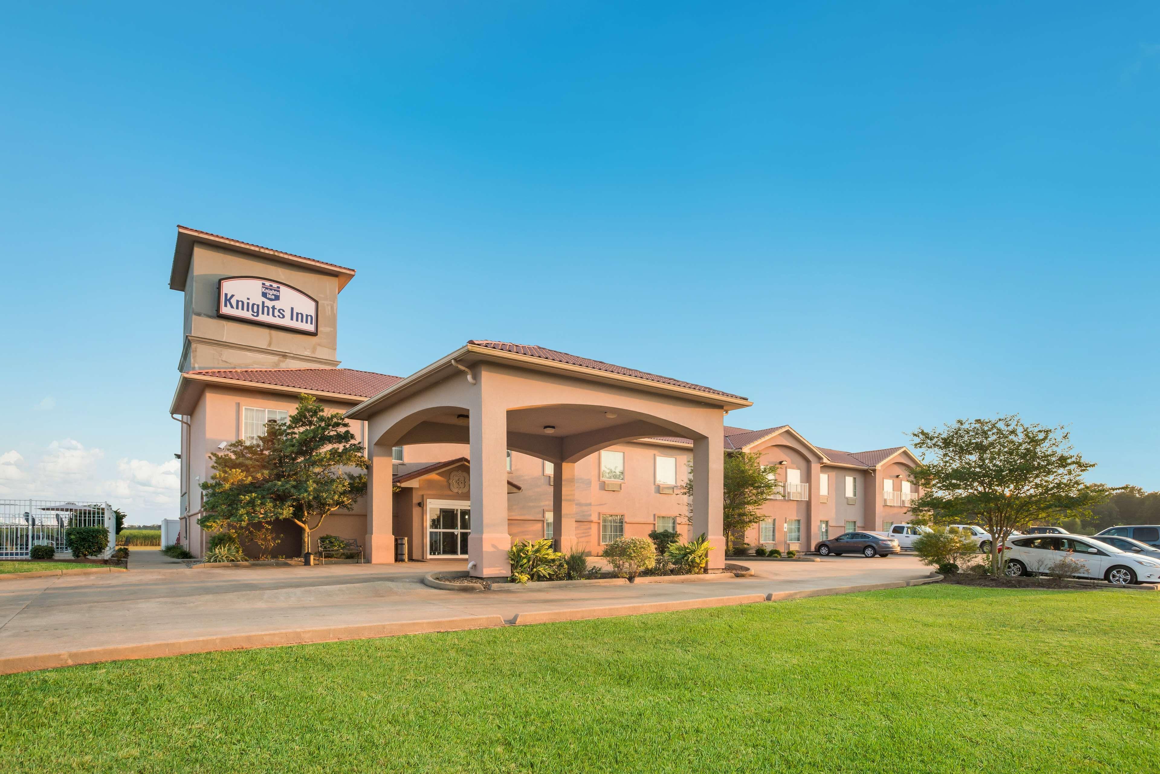 Staying In Acadiana: 15 Business Hotels Compared