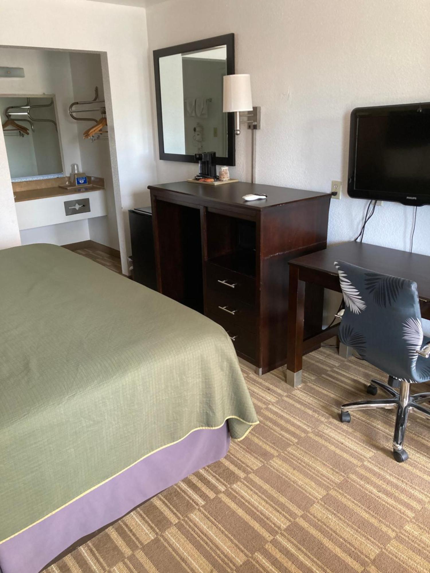 Where to Stay Near Mac Lean Park: 5 Best 2-Star Hotels