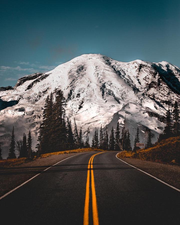 10 Budget Hotels Near Mount Rainier for Smart Travelers